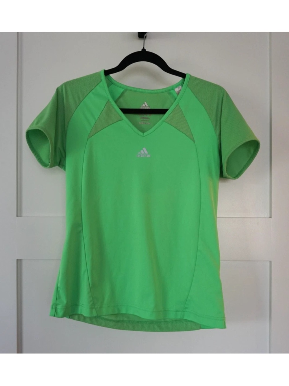 Adidas Womens V-Neck Top T-Shirt Short Sleeve Jersey Running Green Medium